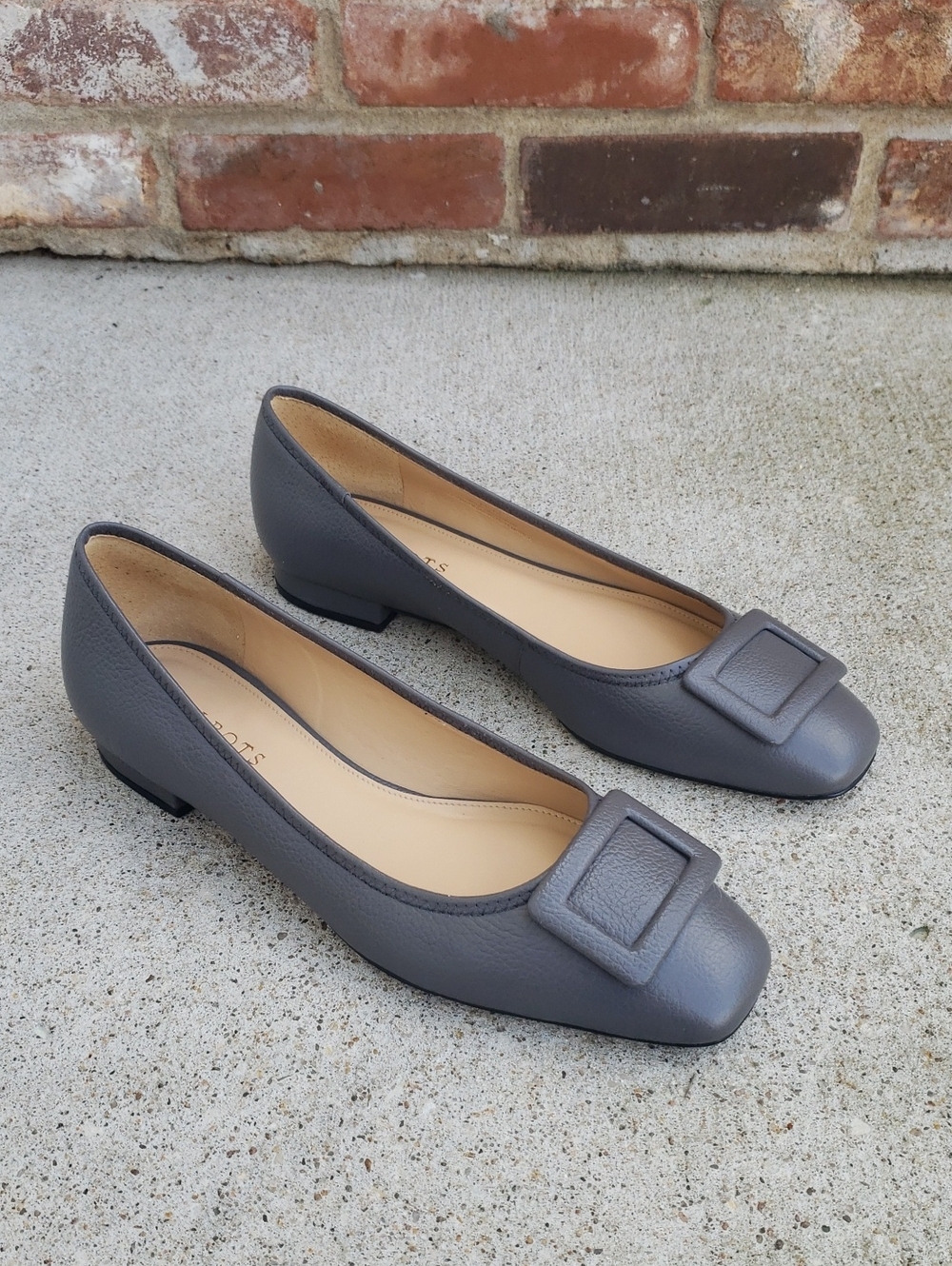 Talbots Sutton Buckle Leather Square Toe Slip On Comfort Flats Size 9.5 Neutral